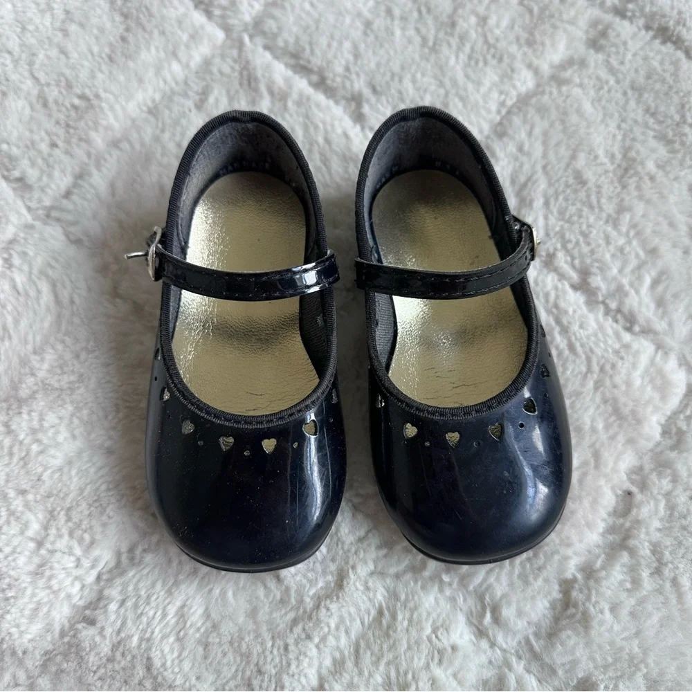 Vintage | Black Heart Cut-Outs Shiny Baby Shoes | Size 4